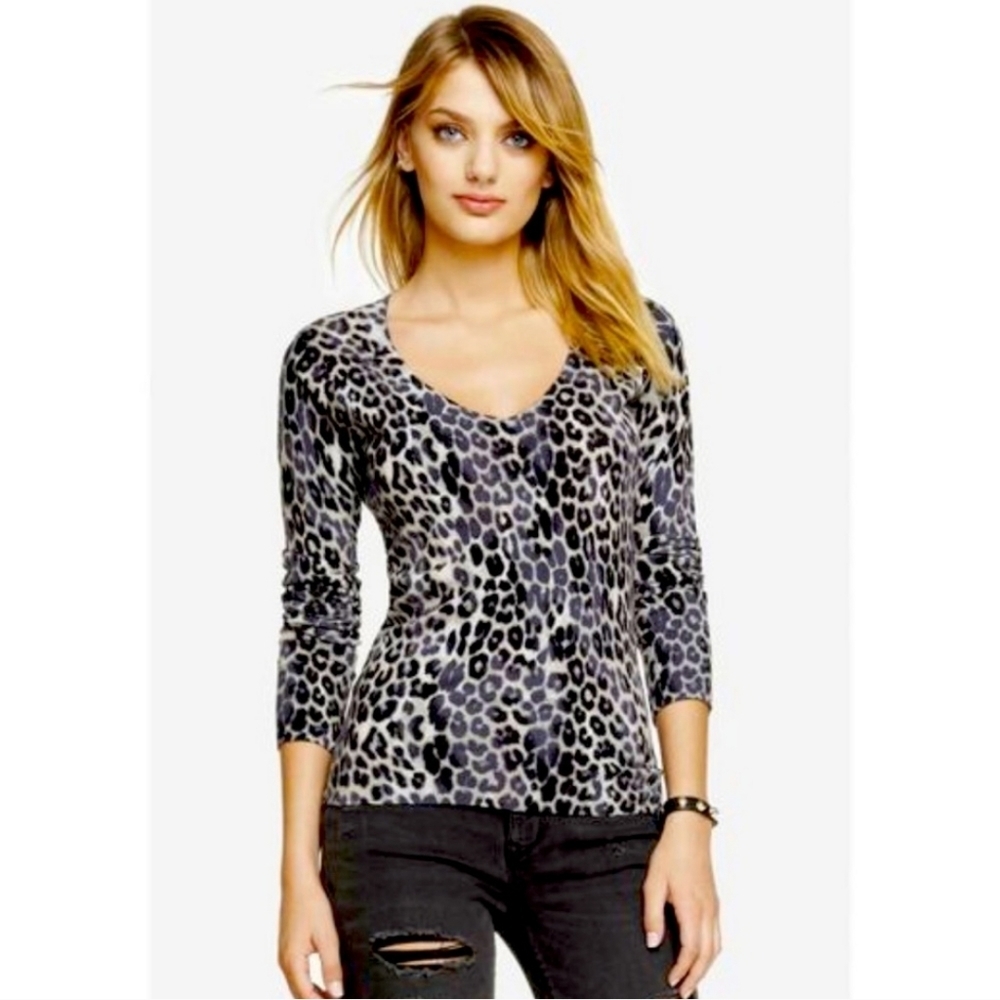 EXPRESS Women's Snow Leopard Animal Print V-neck Fitted Sweater Size  M